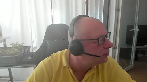 Snapshot of machinegun3dx chatting on November 2025 08:50:01 AM Andy online show from November 2025 08:50:01 AM