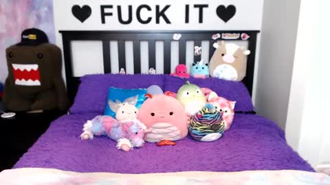 Mackenzie Wolfe online show from September 2025 07:30:02 AM