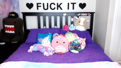 Mackenzie Wolfe online show from October 2025 03:38:01 AM