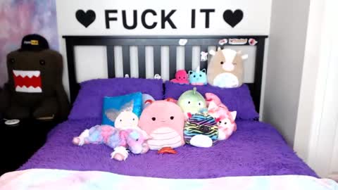 Mackenzie Wolfe online show from October 2025 02:56:02 AM