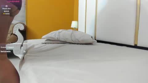 Snapshot of madameheels_ chatting on May 2026 12:43:02 PM Madame Carla online show from May 2026 12:43:02 PM