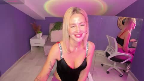 Evelyn online show from October 2025 06:33:01 AM