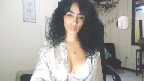 Snapshot of maddie_thompsonn chatting on October 2025 03:38:01 AM maddie_thompsonn online show from October 2025 03:38:01 AM