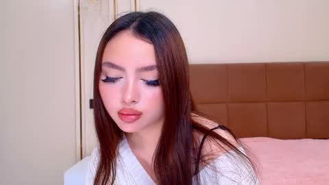 Madelaine online show from May 2026 08:32:01 PM