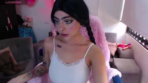 maddiie and clyde online show from April 2026 06:02:01 PM