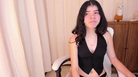 Maddy Please help me with your thumbs up its important online show from January 2025 12:02:01 AM