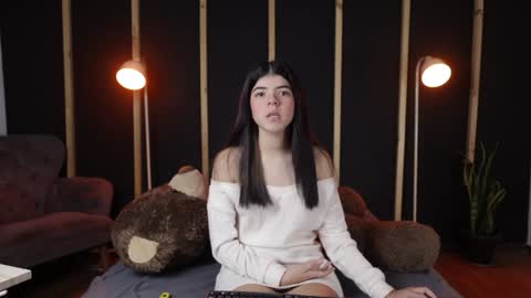Maddy Please help me with your thumbs up its important online show from January 2025 07:32:02 AM