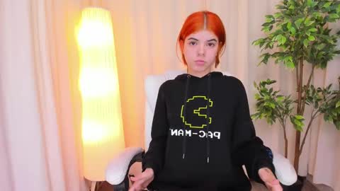 Maddy Please help me with your thumbs up its important online show from February 2025 07:17:01 AM