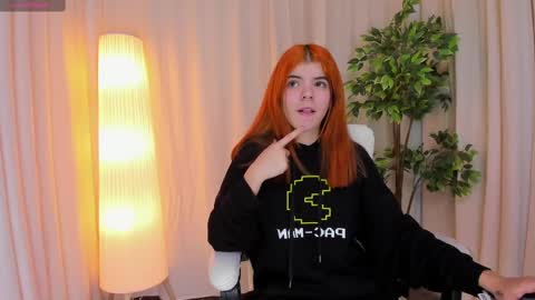 Maddy Please help me with your thumbs up its important online show from February 2025 04:25:01 AM