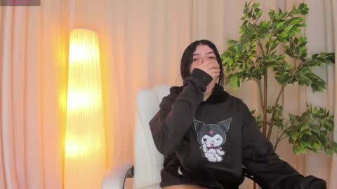 Maddy Please help me with your thumbs up its important online show from March 2025 04:08:02 AM