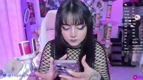 Maddy Foox online show from July 2026 10:45:01 PM