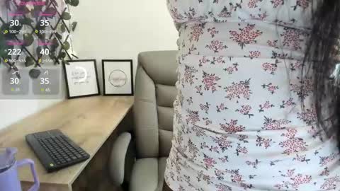 Snapshot of madeleine_w chatting on October 2025 01:05:02 AM Madeleine online show from October 2025 01:05:02 AM