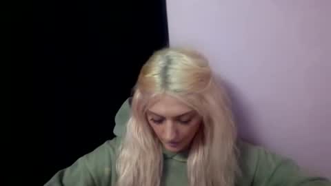 madeline online show from November 2025 09:19:01 PM