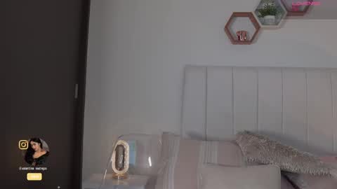 Valentina   1030   530  -  online show from October 2025 04:33:01 AM