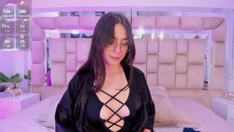 Snapshot of madison_roux chatting on February 2025 06:22:02 AM Madison Roux online show from February 2025 06:22:02 AM