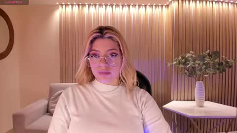 Snapshot of madisonkane chatting on June 2026 11:02:01 AM Madison Kane online show from June 2026 11:02:01 AM