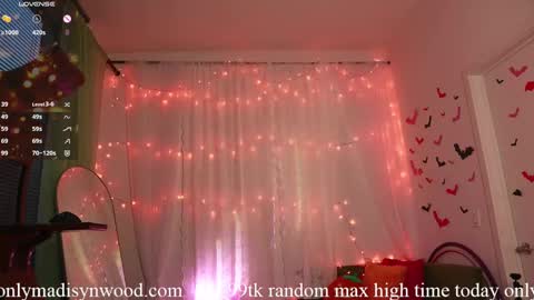 Madisyn Wood online show from November 2025 10:45:02 PM