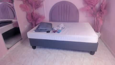 madyscarlett online show from October 2025 11:43:01 AM