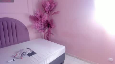 madyscarlett online show from October 2025 12:05:01 PM