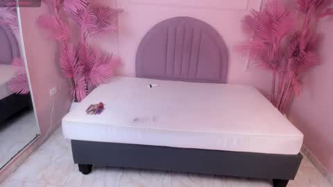 madyscarlett online show from October 2025 11:57:02 AM