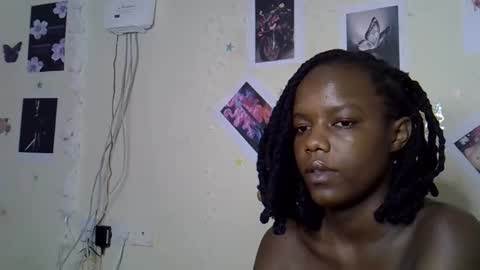 Maee online show from December 2025 01:27:02 PM