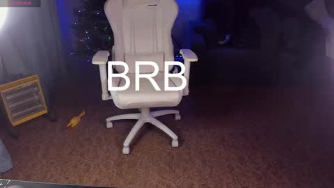 Snapshot of maevee chatting on December 2024 09:28:02 AM Maevee online show from December 2024 09:28:02 AM