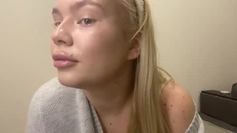 Molly online show from May 2026 04:25:02 PM