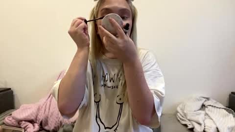 Molly online show from May 2026 04:12:02 PM