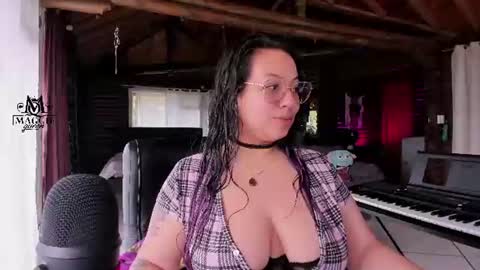 Snapshot of maggie_queen chatting on June 2026 03:12:01 PM Luna online show from June 2026 03:12:01 PM