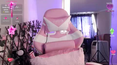 Luna  online show from October 2025 07:25:01 PM