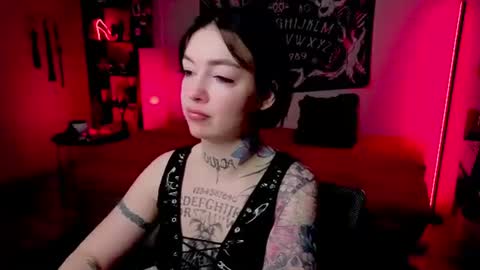 Snapshot of magic_alie chatting on June 2026 08:33:02 PM Magic Allie online show from June 2026 08:33:02 PM