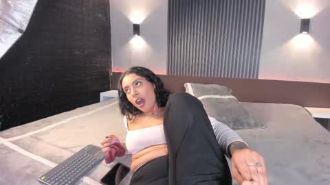 Snapshot of magic_marg chatting on September 2025 10:12:01 PM Marge online show from September 2025 10:12:01 PM