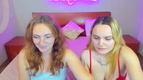 Lili and Bella online show from October 2025 05:31:01 PM