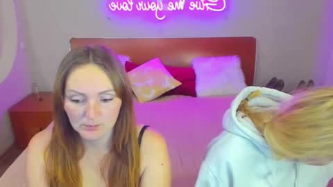 Lili and Bella online show from January 2026 06:44:02 PM