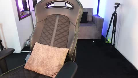 If you want me to use the Lovense please let me know  --    online show from February 2026 06:11:02 PM