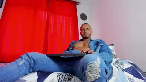 Snapshot of magnusclark chatting on November 2025 07:03:01 PM Magnusclark online show from November 2025 07:03:01 PM