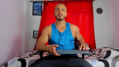 Snapshot of magnusclark chatting on November 2025 06:41:02 PM Magnusclark online show from November 2025 06:41:02 PM