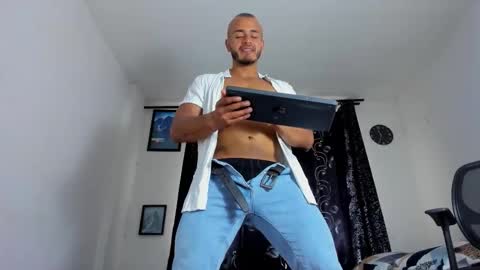 Snapshot of magnusclark chatting on November 2025 09:08:01 PM Magnusclark online show from November 2025 09:08:01 PM