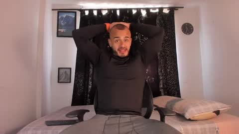 Snapshot of magnusclark chatting on November 2025 04:29:01 PM Magnusclark online show from November 2025 04:29:01 PM