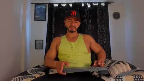 Snapshot of magnusclark chatting on December 2025 06:24:02 PM Magnusclark online show from December 2025 06:24:02 PM