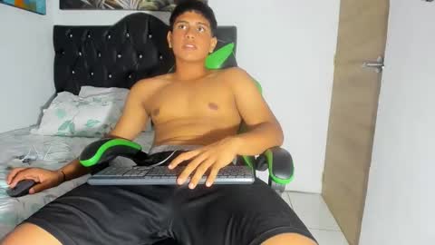 Snapshot of magnust_miller_ chatting on April 2026 01:55:02 AM M A G N U S T online show from April 2026 01:55:02 AM