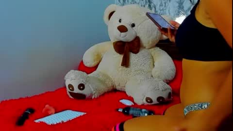 Maia Bronce online show from May 2026 12:30:02 AM