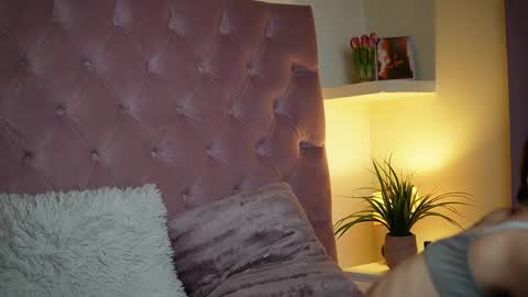 Snapshot of maiamini chatting on September 2025 07:35:01 PM Maia online show from September 2025 07:35:01 PM