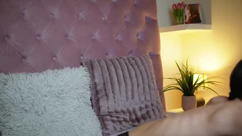 Snapshot of maiamini chatting on October 2025 08:20:01 PM Maia online show from October 2025 08:20:01 PM