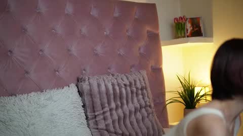 Snapshot of maiamini chatting on November 2025 09:24:02 PM Maia online show from November 2025 09:24:02 PM