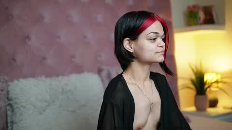 Snapshot of maiamini chatting on December 2025 08:57:02 PM Maia online show from December 2025 08:57:02 PM