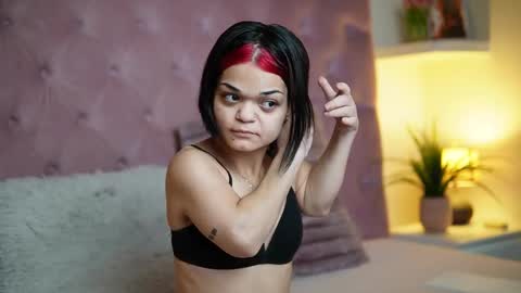 Snapshot of maiamini chatting on December 2025 09:41:02 PM Maia online show from December 2025 09:41:02 PM