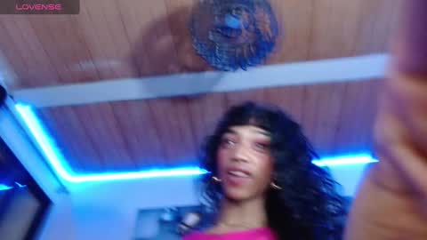 Snapshot of maidi_hot chatting on January 2025 01:47:01 PM Bella Maidi online show from January 2025 01:47:01 PM