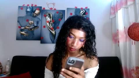 Snapshot of maidi_hot chatting on February 2025 01:50:01 PM Bella Maidi online show from February 2025 01:50:01 PM