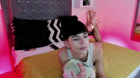 Snapshot of maiky_cooper chatting on October 2025 07:03:02 PM Maiky Cooper online show from October 2025 07:03:02 PM